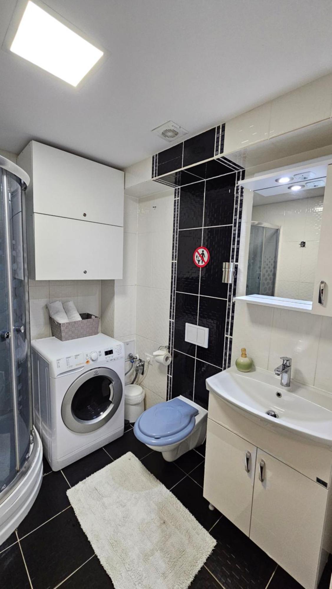 Airport Residence 3 Отопени Экстерьер фото