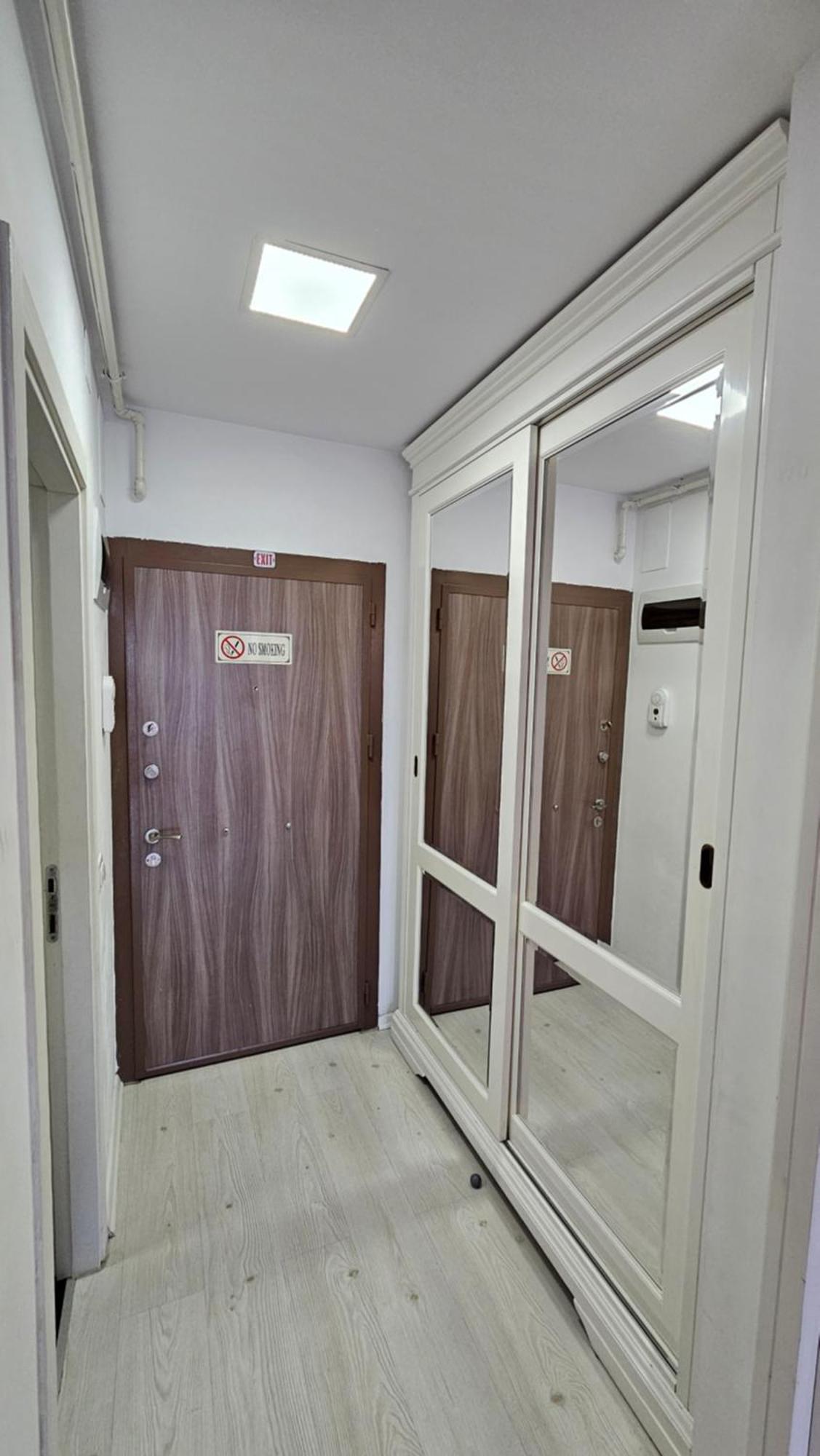 Airport Residence 3 Отопени Экстерьер фото